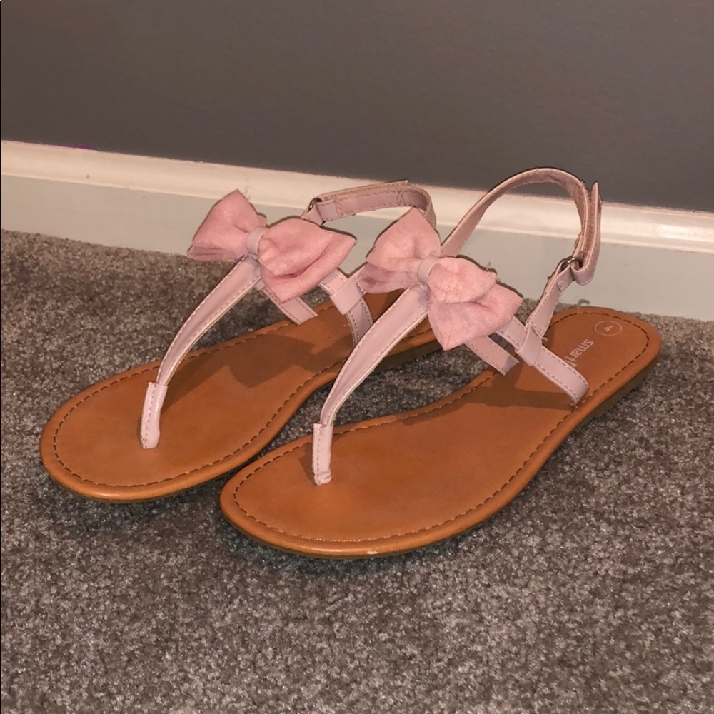 Pink bow sandals